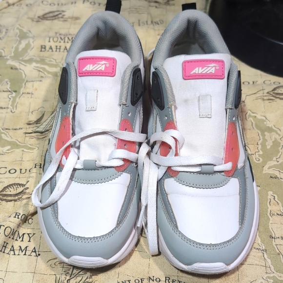 Avia Shoes - Avia sz 8,5 Air Pocket Sneakers 👀